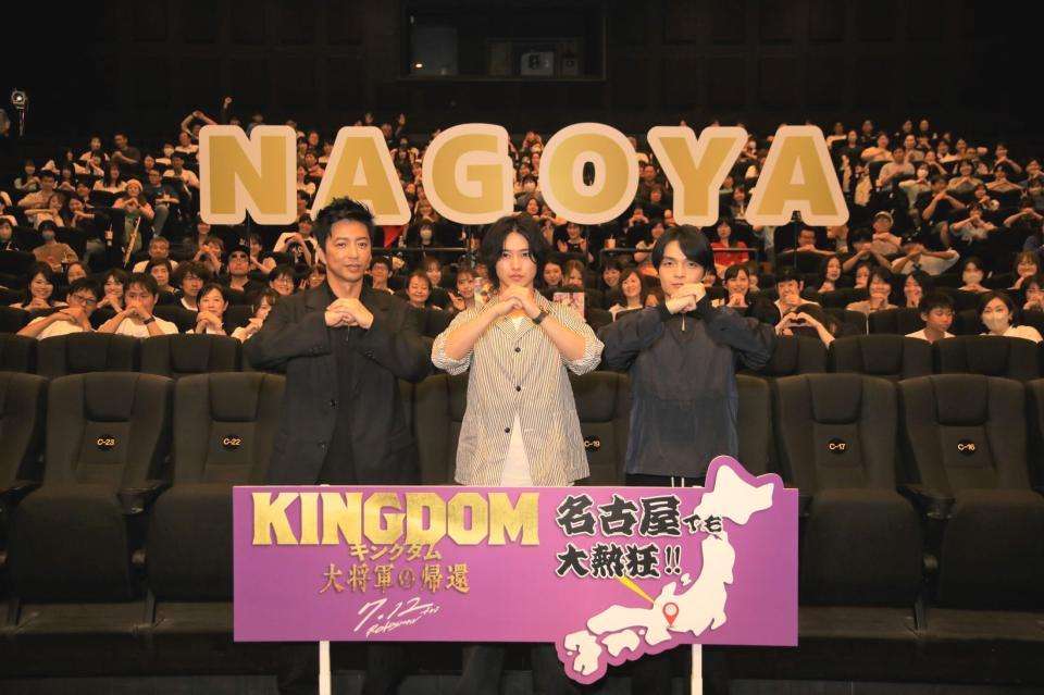 山﨑賢人&大沢たかお登場で博多駅前7000人集結「7千人の軍勢を見ているかのよう」と大興奮