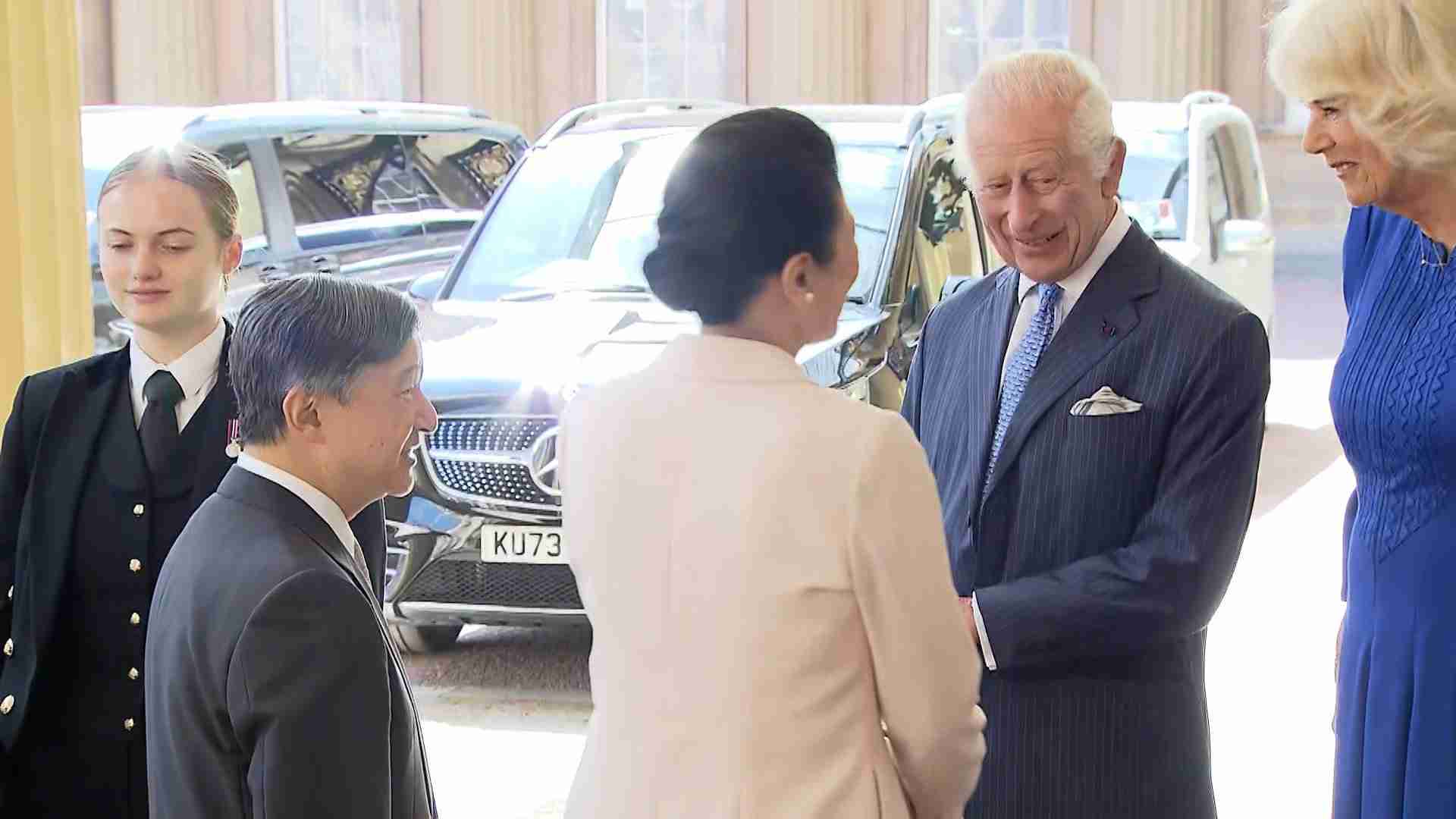 皇后さま国王夫妻とチークキス「お気を付けて」「私たちも日本に」車に乗り込む間際まで別れ惜しまれる　明日思い出のオックスフォードへ（FNNプライムオンライン（フジテレビ系）） - Yahoo!ニュース