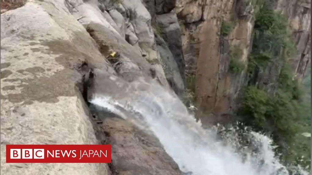 「中国で一番高い滝」、パイプから水を供給か　ハイカーが動画投稿 - BBCニュース