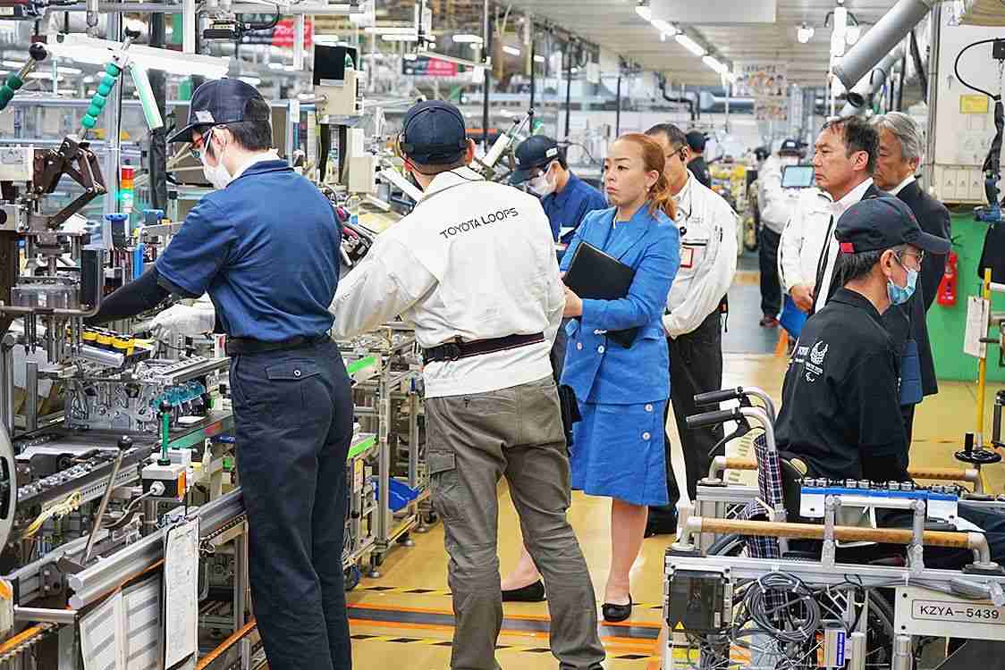 三笠宮瑶子さまがトヨタの上郷工場を視察｜自動車メーカー｜紙面記事