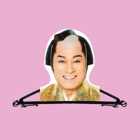 「マツケンハンガー」が付録に　爽やか笑顔＆キリッとキメ顔の2パターン