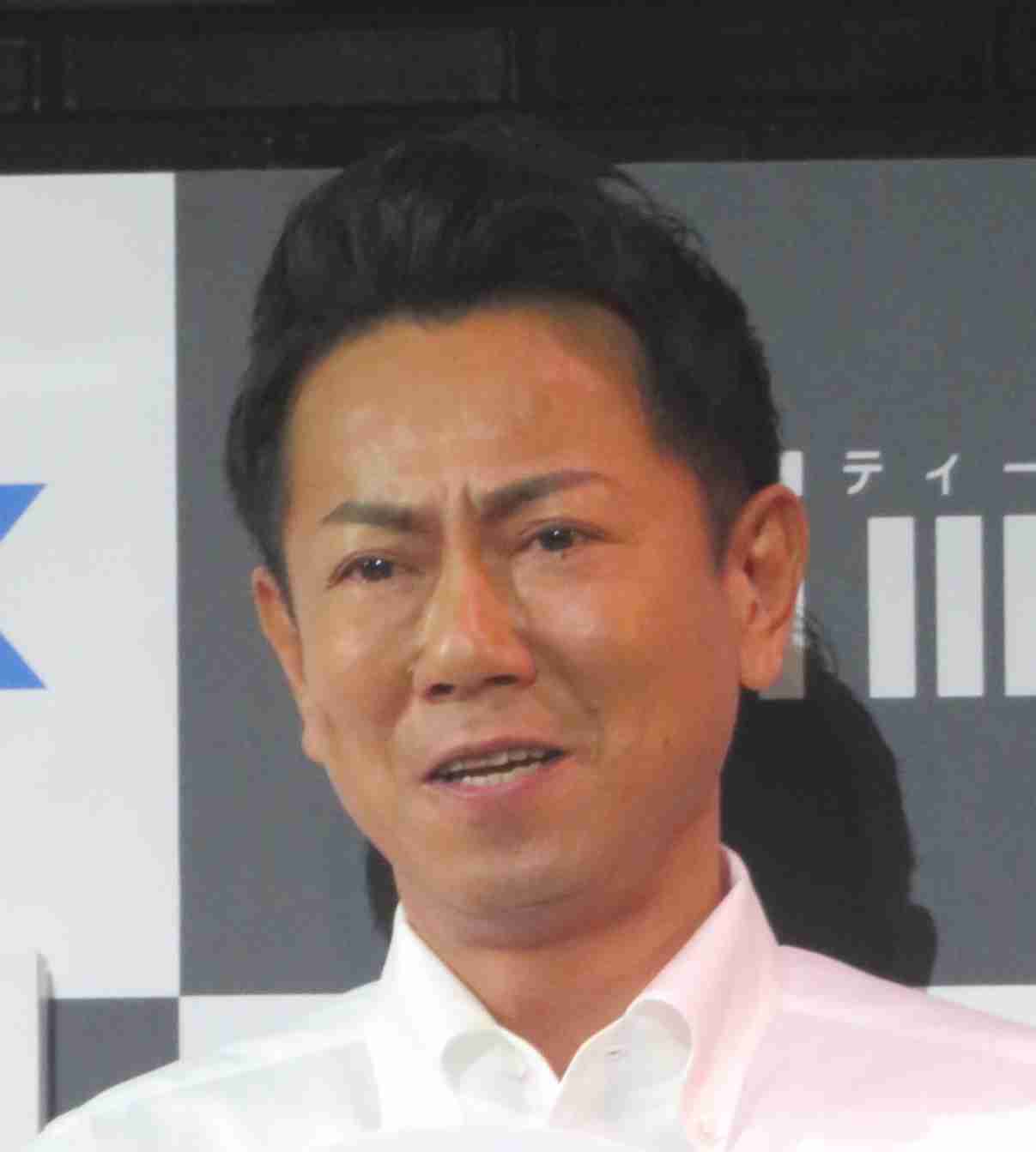 54歳トレンディー俳優、生放送「ビリビリ電流流され唇に口紅」衝撃シーンにスタジオ騒然（日刊スポーツ） - Yahoo!ニュース