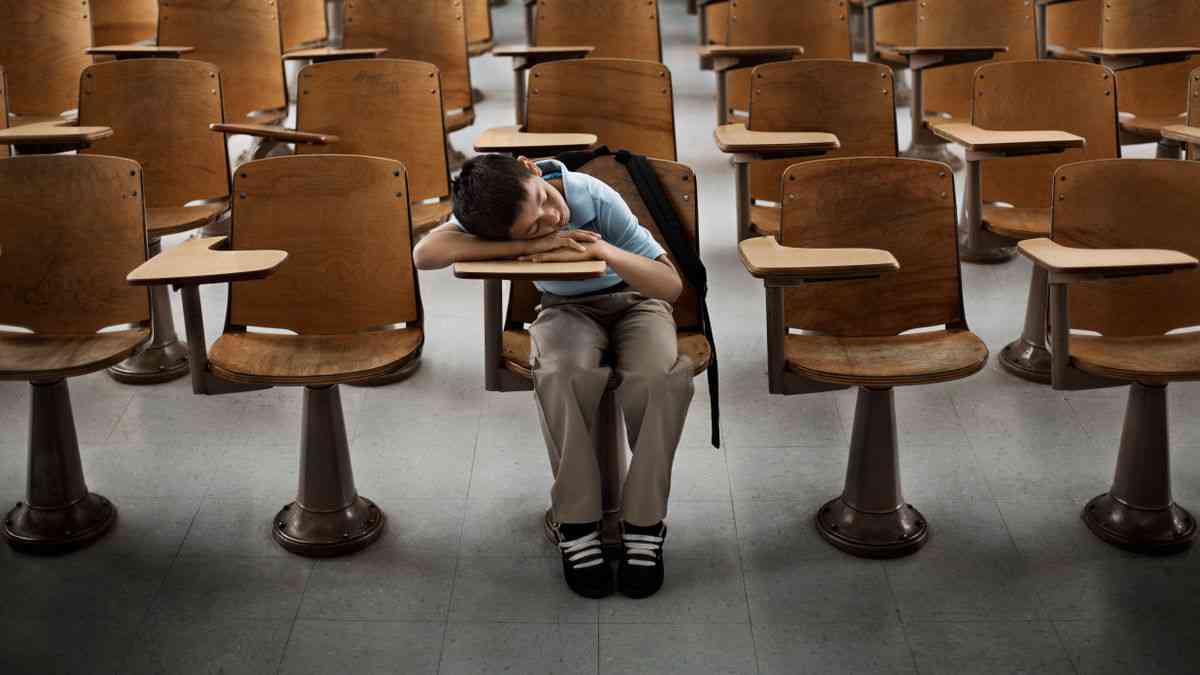 陰謀論者の中年は学生時代に「ぼっち」だったとの研究結果 - GIGAZINE