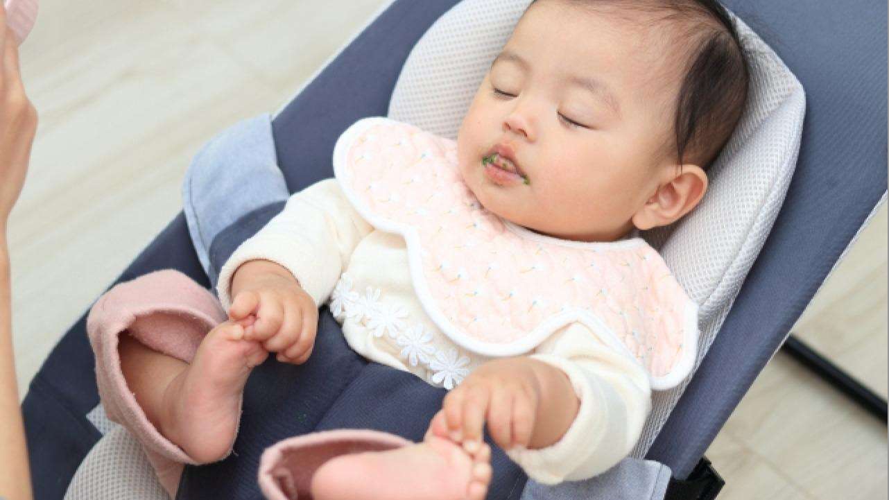 赤ちゃんをバウンサーに寝かせないで！死亡事故を受け、国内の基準も改訂（ねんねママ（和氣春花）） - エキスパート - Yahoo!ニュース