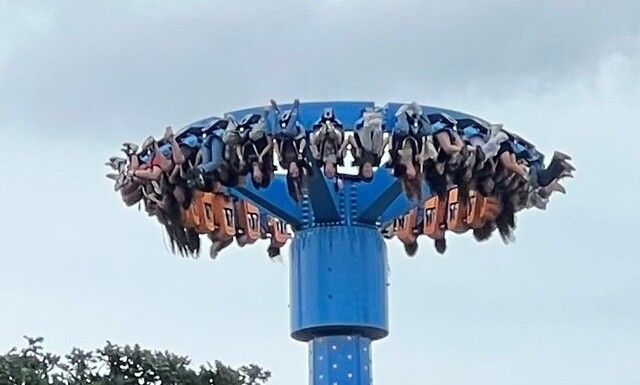 恐怖！遊園地の絶叫マシンが突然停止、28人が30分近く逆さ吊りの状態に : カラパイア