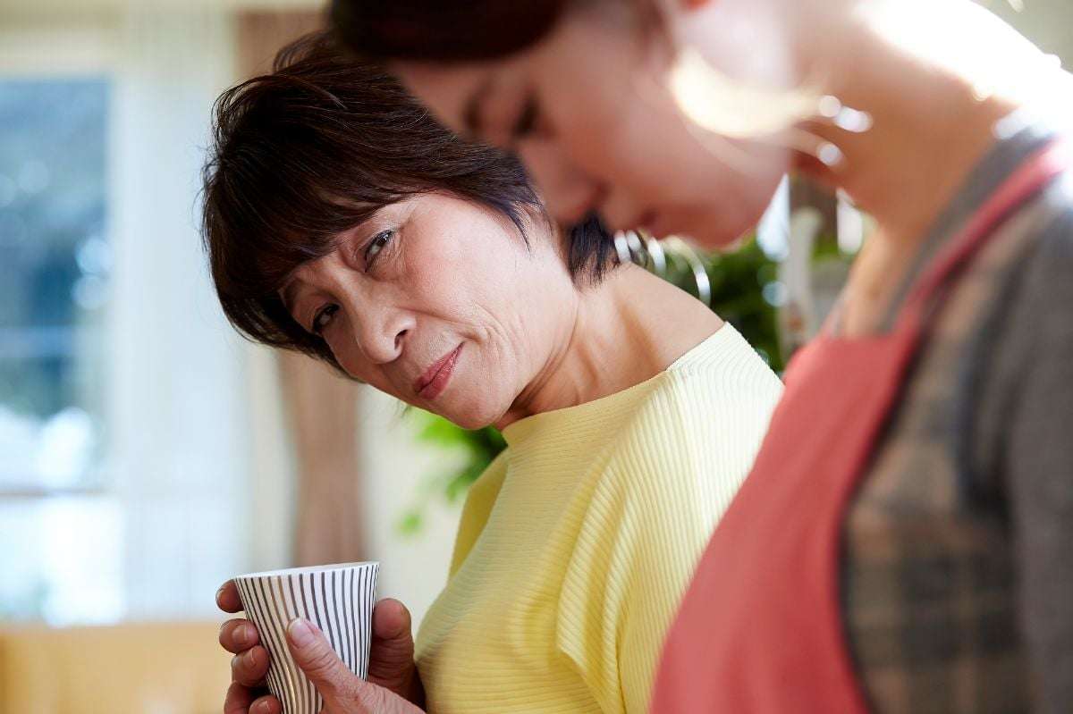 生理周期を把握する義母、“肩もみ”をしてくる義父…妻たちを悩ませる「義父母からのセクハラ」の生々しい実態