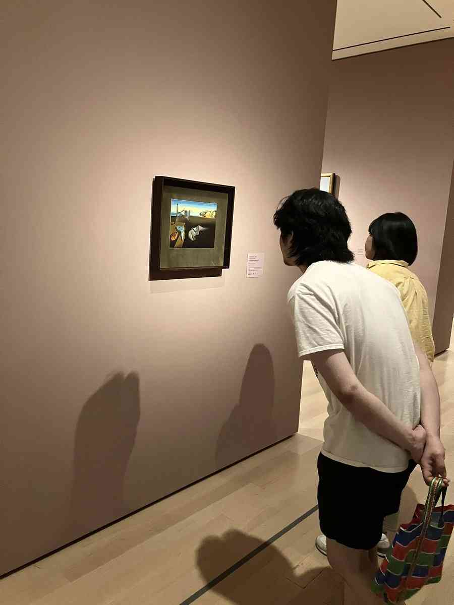 ダリのあの有名な絵画の実物が想像を裏切る小ささでびっくり「そんなに!?」「これは美術館あるある」