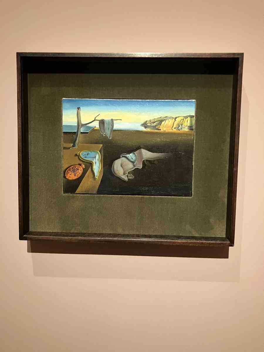 ダリのあの有名な絵画の実物が想像を裏切る小ささでびっくり「そんなに!?」「これは美術館あるある」