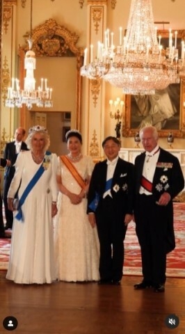 チャールズ国王、天皇陛下から日本の最高位勲章を授与される - Yahoo! JAPAN