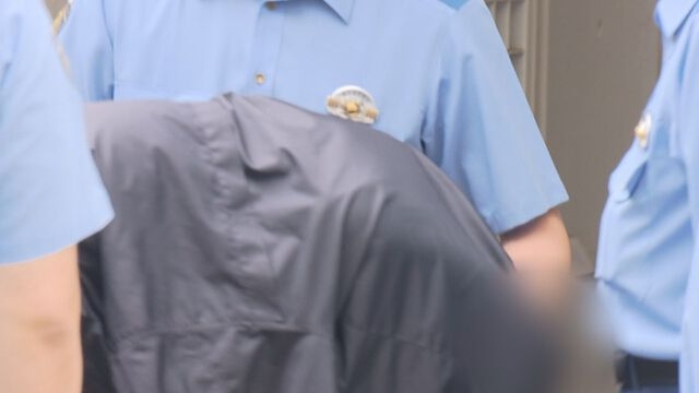 約10か月で同じ女性に12回　盗撮などの罪　警察官の男を起訴