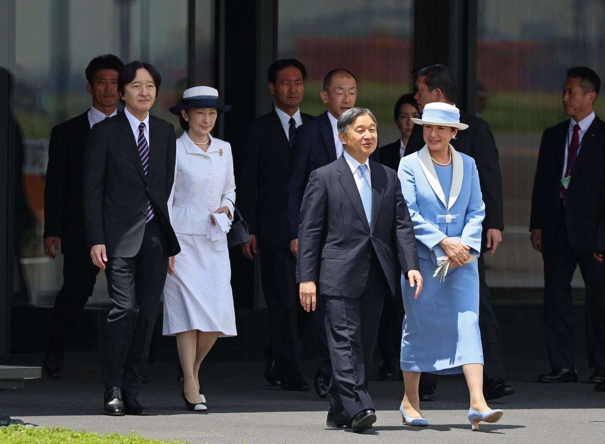 晴れやかなご表情、国際親善の旅始まる　ホテルへ向かわれるルートに「英国側の配慮」　天皇、皇后両陛下ご訪英同行記（１）　（産経新聞） - Yahoo!ニュース