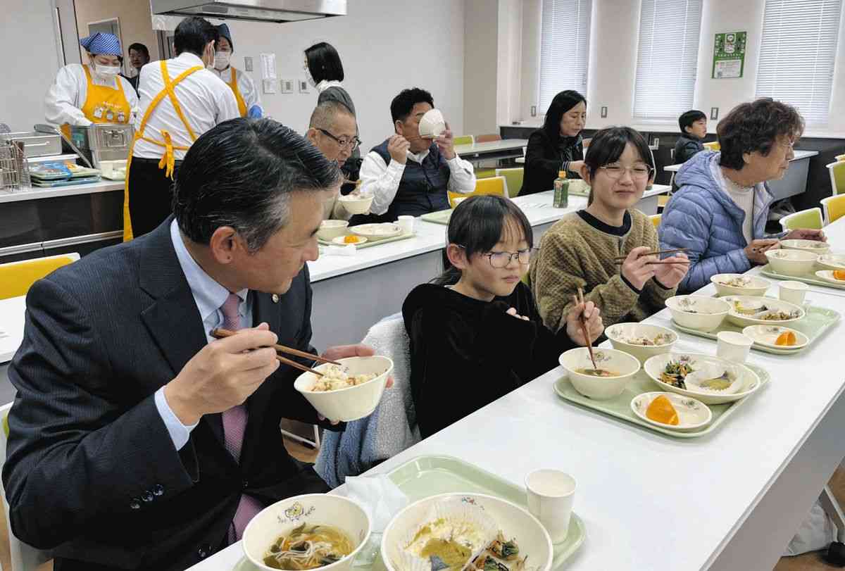 給食無償化「23区はできるのに」と同じ都民が不満　「多摩格差」と「分断」の光景　結局「金がない」：東京新聞 TOKYO Web