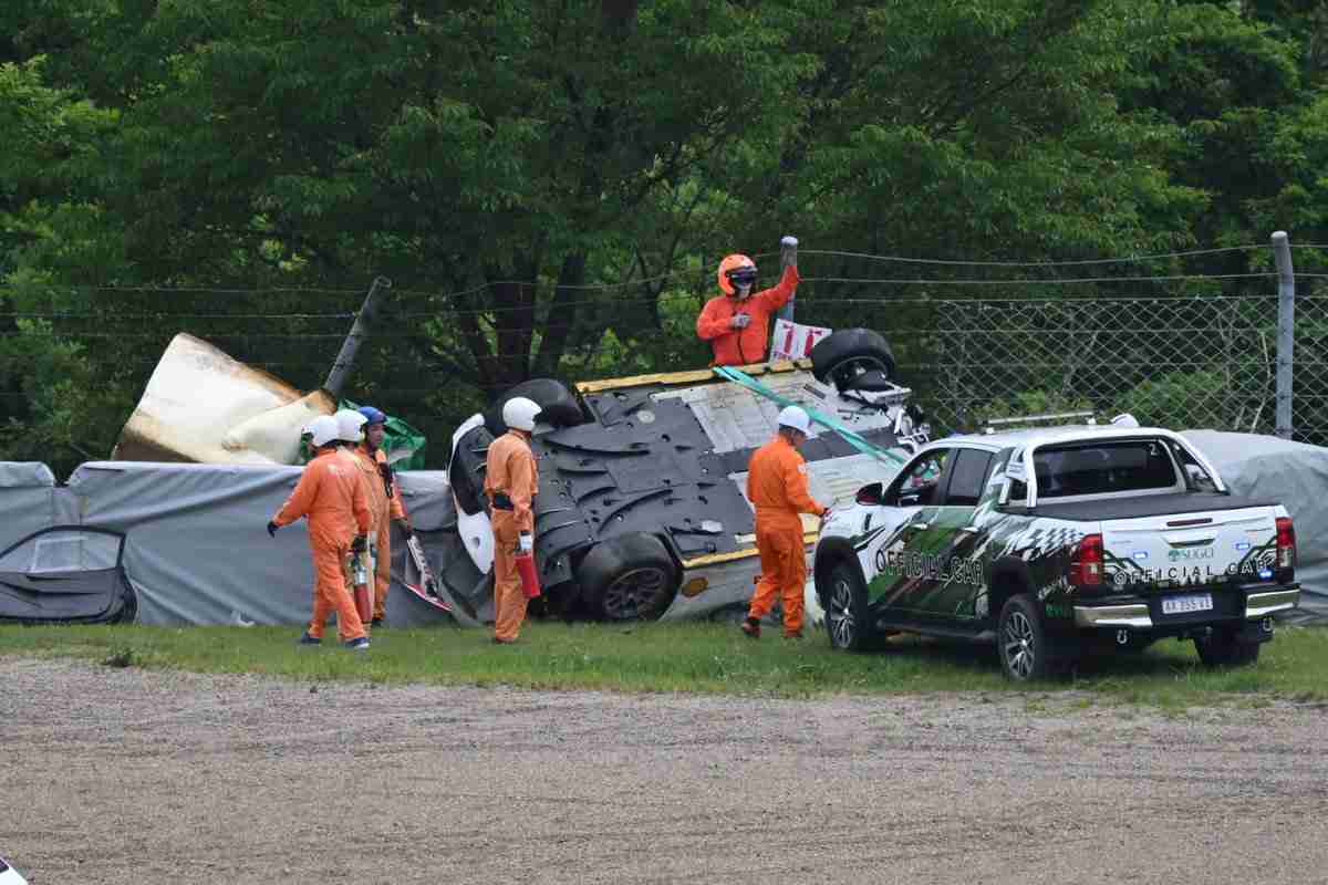 前澤友作氏、宮城県のカーレースで追突事故 救急搬送も命に別条なし 車は大破、ドクターヘリも出動
