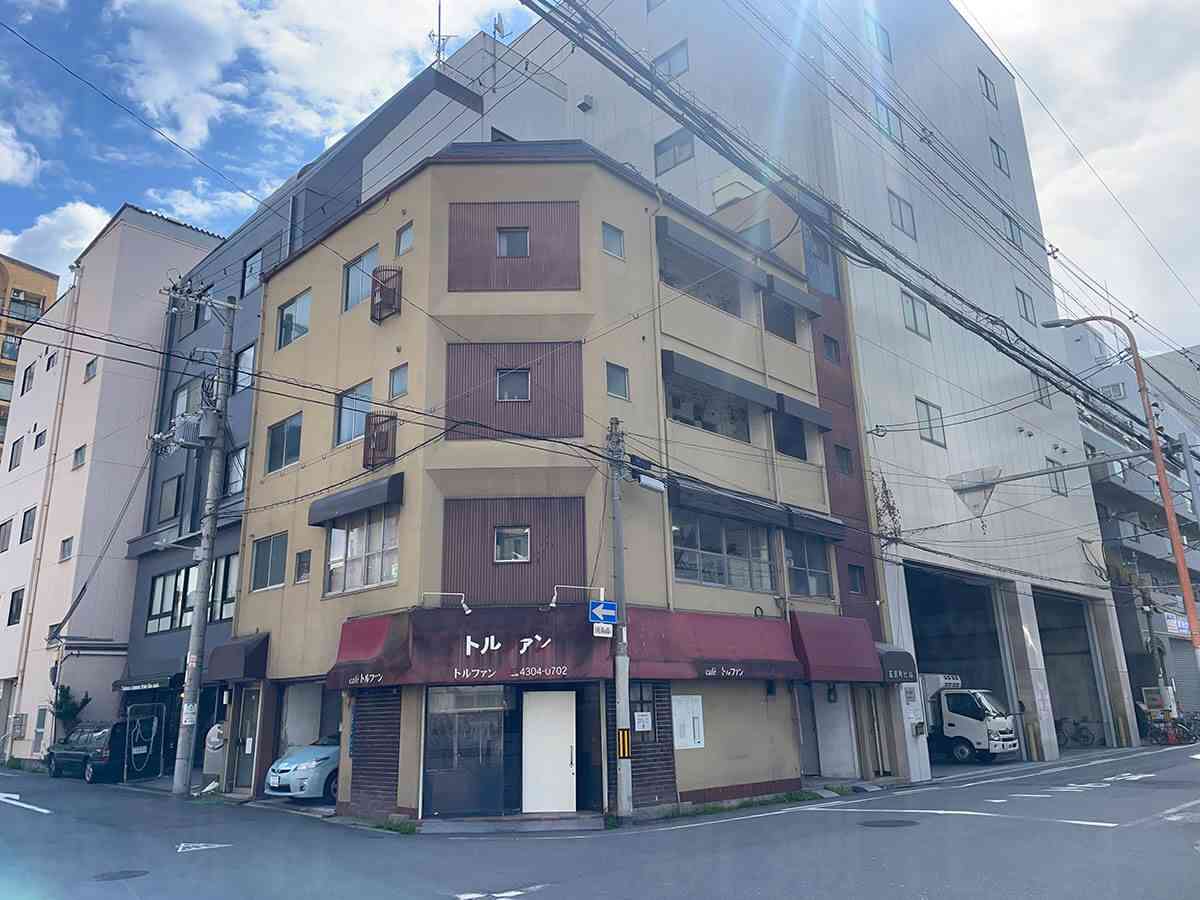 「友だちとの間で彼女を交換して遊んでいた」　大学生転落死、主犯14歳少年の素顔と予想される「軽い処分」 | デイリー新潮