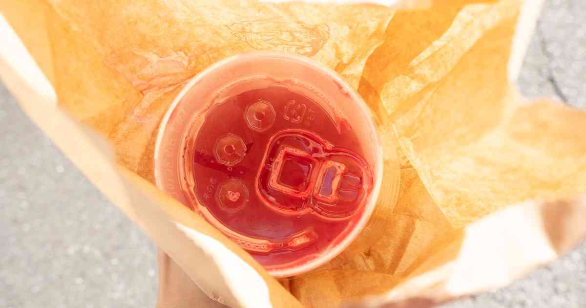 【ケンタ】ストロー不要な「ドリンキングリッド」がマジで頭いい / 素のカップより飲みやすいまである | ロケットニュース24