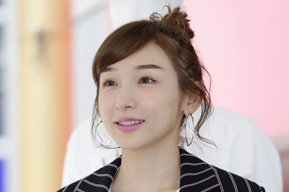 「金あんじゃん」加護亜依 “収入減アピール”直後の500万円新車購入に飛び交う疑問「こんな高級車買えるのか」