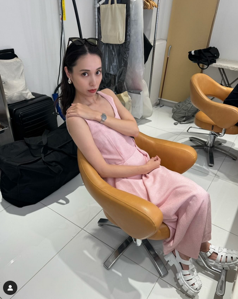 戸田恵梨香：「私服」を公開　「プラダ」サンダルを合わせた夏のピンクコーデ