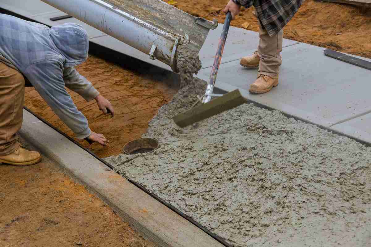 《死者も発生》熱中症アラート発令でも止められない建設現場　「発注側は”金を出してるんだからやれ”」「熱中症になるなと言うくせに対策はない」の理不尽な現実｜NEWSポストセブン