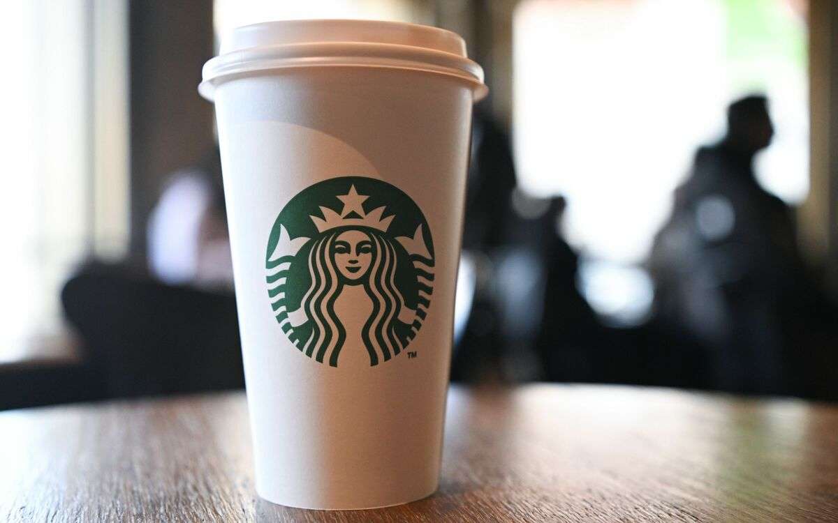 スタバに行く＝「見せびらかしたい」？　フラペチーノや“Macポチポチ問題”がコーヒーよりも話題になるワケ | 大企業の光と影 | 文春オンライン