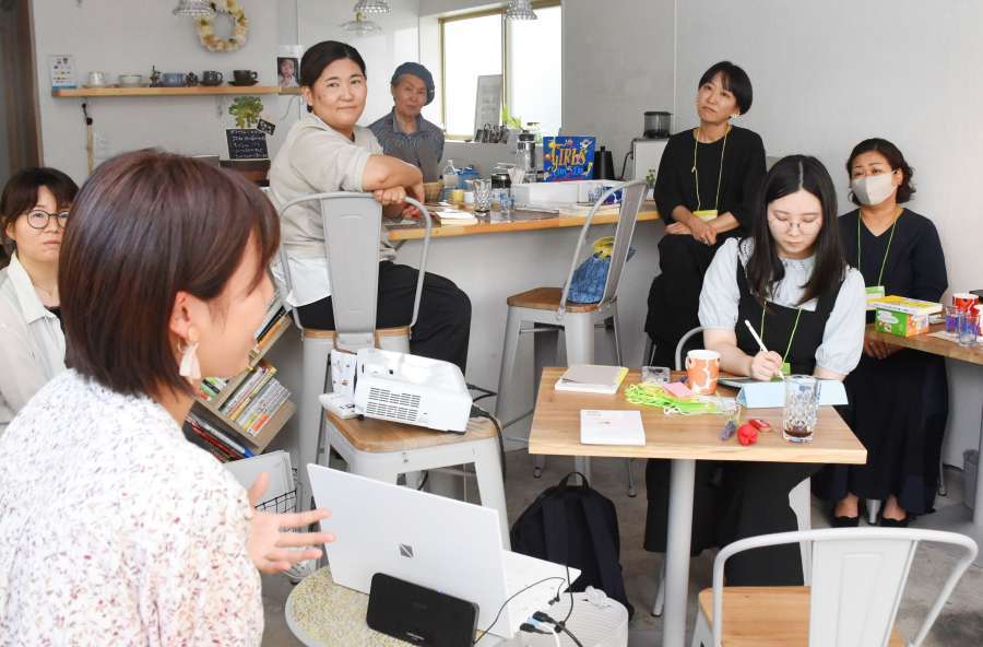 日本の中学では「妊娠の経過を取り扱わない」“歯止め規定”がある…タブー視しがちな「性」に向き合う場を　20代の保健師、助産師、医学生が立ち上がった　霧島市 | 鹿児島のニュース | 南日本新聞 | 373news.com