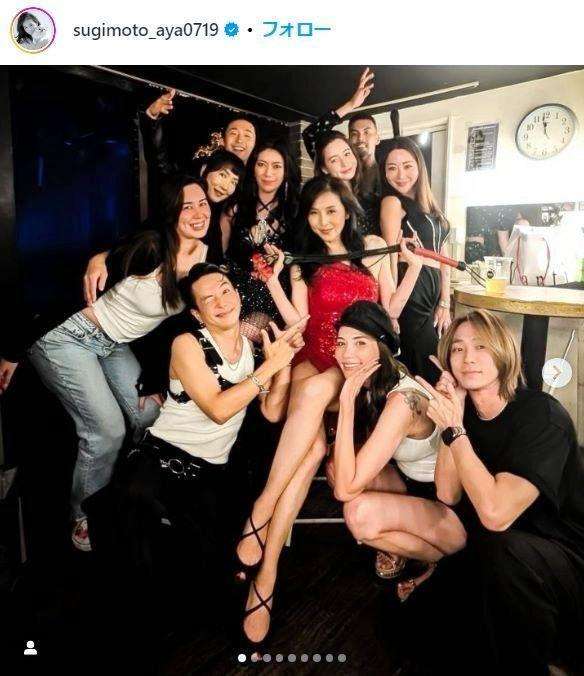 杉本彩、網タイツの妖艶“ボンテージ”ルックを着こなす「刺激的」　56歳のバースデーイベントで