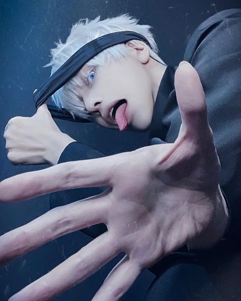 コスプレイヤー・ウィルが「呪術廻戦」4巻表紙の五条悟を完全再現！「本物ですやん」とファン鳥肌 | アニメニュース | アニメフリークス