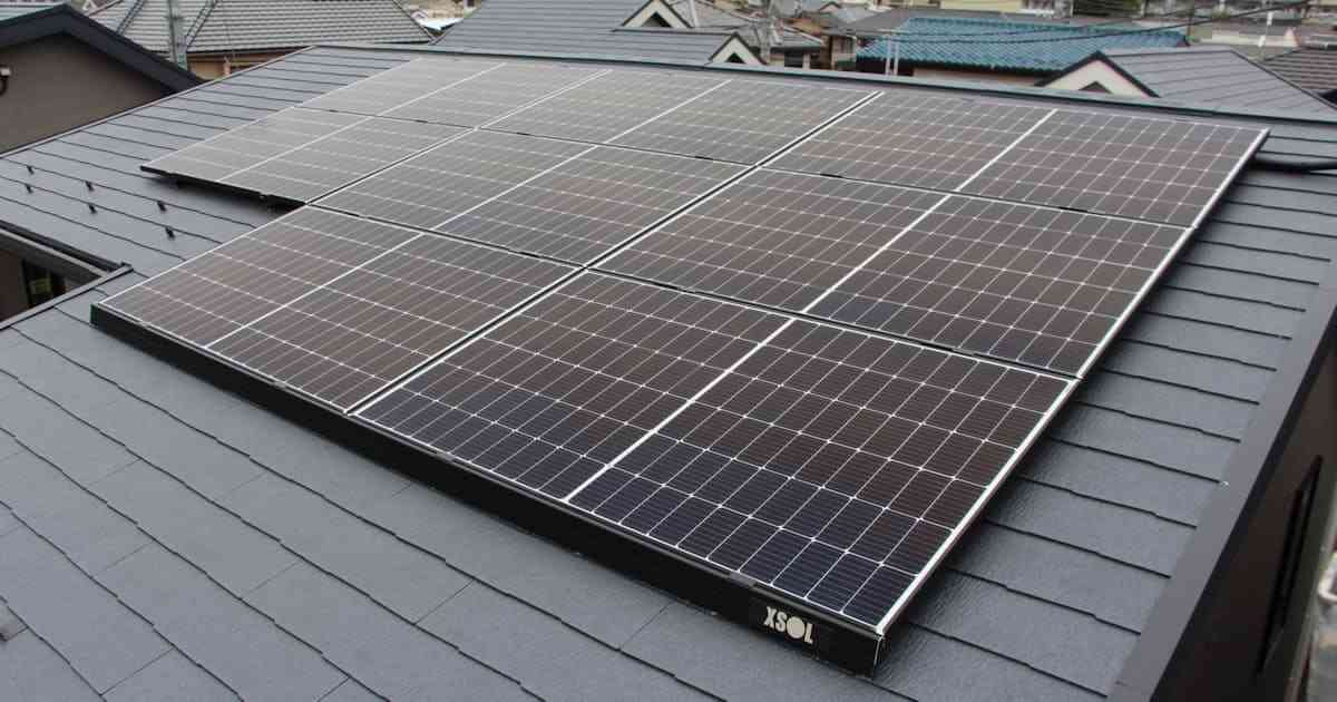 東京都の太陽光パネル義務化、新築戸建て住宅4割が100万円超値上がり - 日本経済新聞