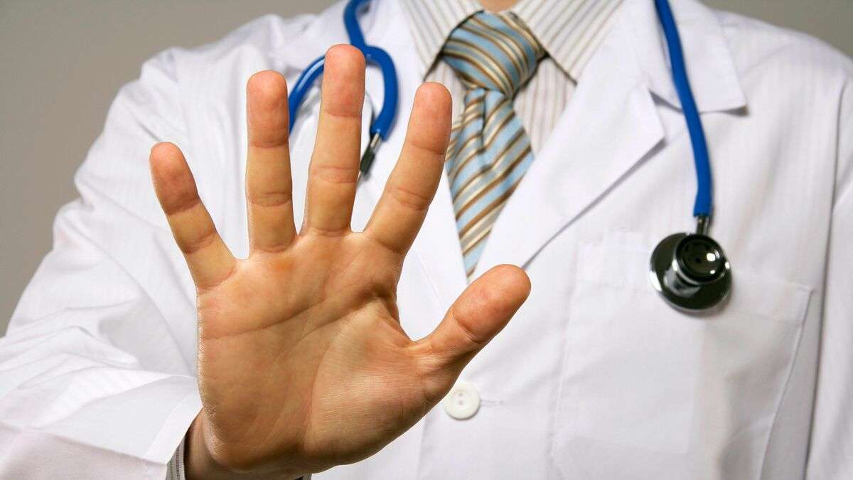 ｢無断キャンセル｣より深刻でタチが悪い…ベテラン医師(62)が明かす｢診察したくない迷惑患者｣の三大特徴 予診票を書いてこない､子に予防接種を受けさせない親､民間療法… | PRESIDENT Online（プレジデントオンライン）