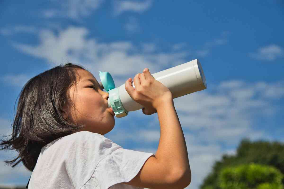 水が飲めない子どもが増えている衝撃「味がしないから苦手」クラスに2、3人もいる｜CHANTO WEB