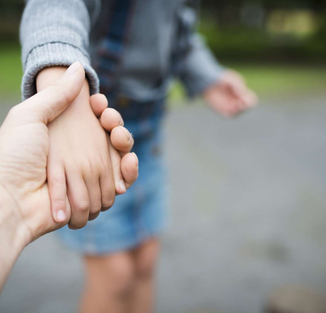 「娘より息子を可愛がる」愛情差別をする親の心理と傾向｜CHANTO WEB