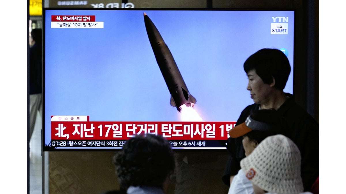 北朝鮮ミサイル発射、異例の十数発…迎撃回避能力を誇示か : 読売新聞