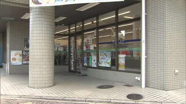 【独自】「我慢の限界でつい手を…」コンビニで障害ある男性を押さえつけ顔を殴った疑いで介護士の男（60）逮捕　東京・小金井市｜FNNプライムオンライン