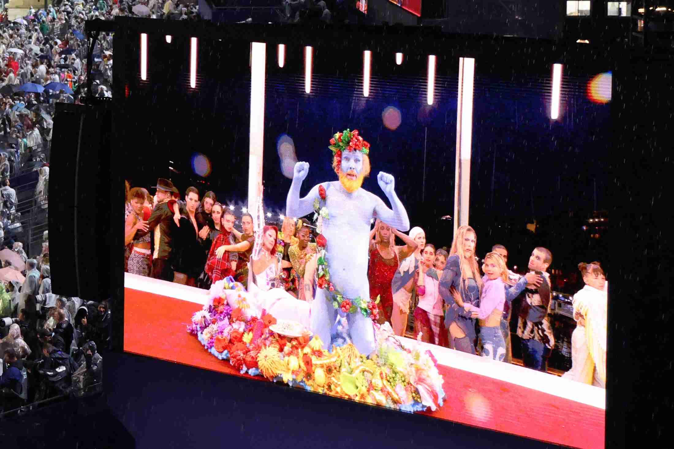 前代未聞の謝罪！ IOCが“ほぼ全裸の青塗り男”など反発を生んだ開会式の奇抜演出を釈明「本当に申し訳ない」【パリ五輪】（CoCoKARAnext） - Yahoo!ニュース