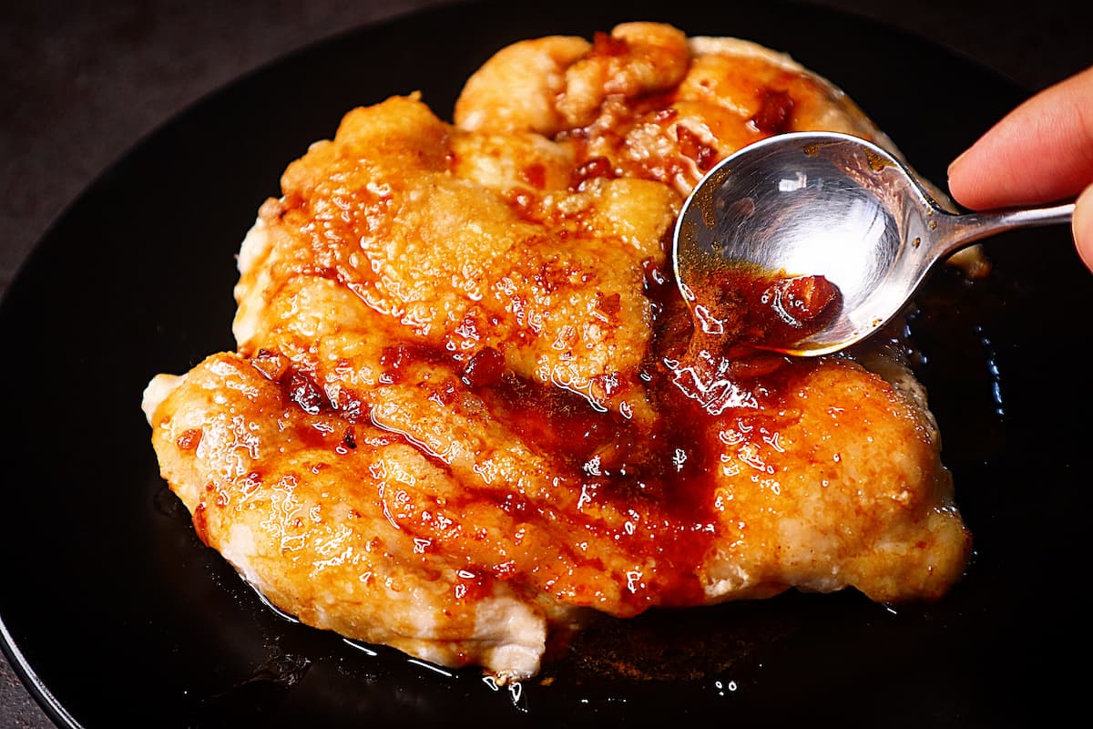 誰よりも鶏むね肉を食べてきた料理研究家の「やばい鶏むねステーキ」の作り方-だれウマ(@muscle1046)連載 | フーディストノート