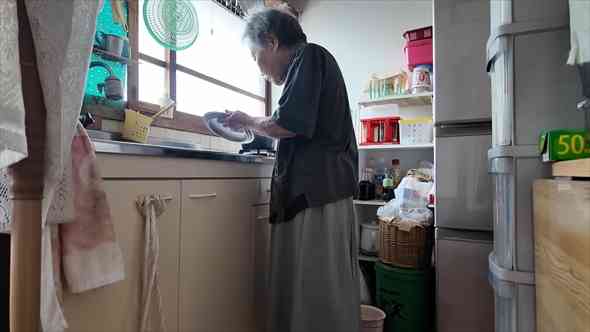 “100歳おばあちゃん”の朝食作りに密着したら…… 驚きの姿とおかずに「最高の朝食」「めちゃめちゃ感動」