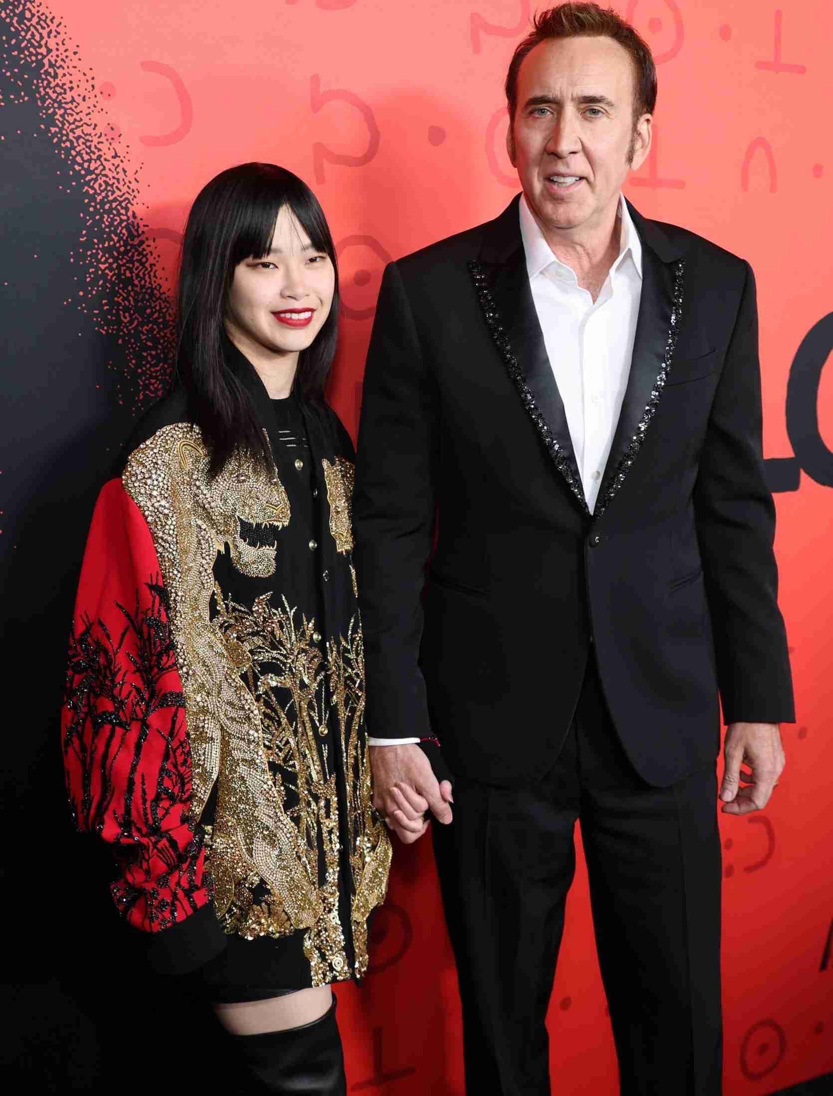 ニコラス・ケイジ、日本人妻とラブラブ！新作映画のプレミアにも手つなぎ登場