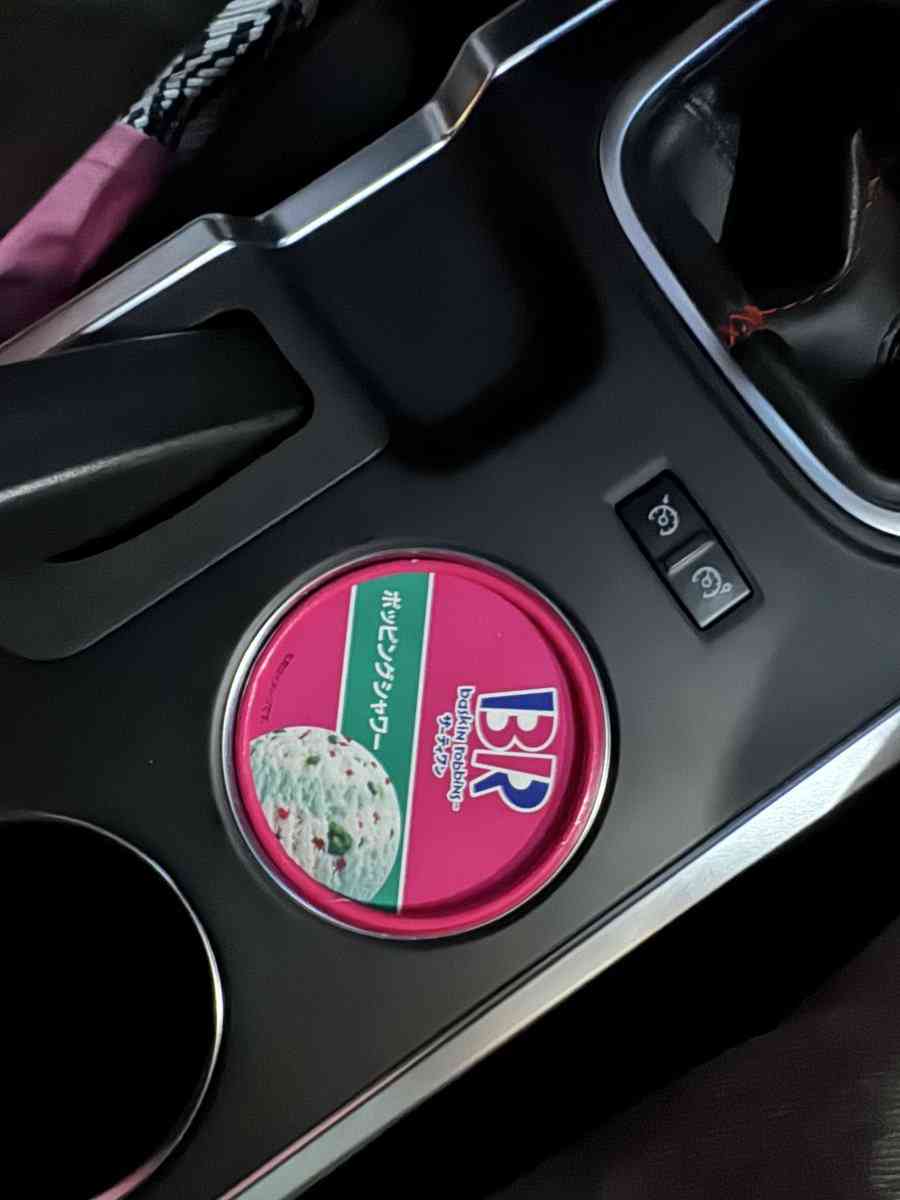 「え、終わったんだけど」　ドライブ中にカップアイス購入→“まさかの絶望的状況”が595万表示　「車ひっくり返せばええ」