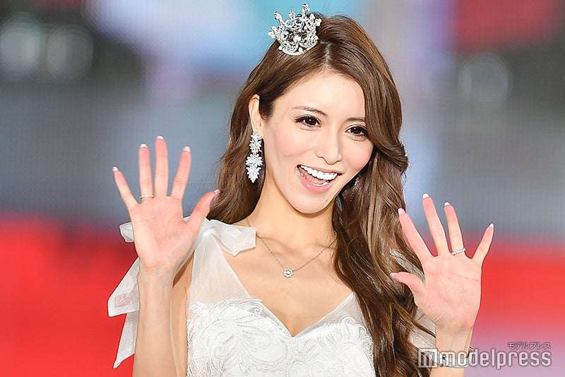 「年7億円」売上話題の人気キャバ嬢、整形手術後の「new鼻」披露 「クソコメ」は「うざい」と突き放す
