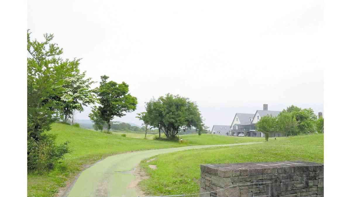 「ゴルフ場存続」と町から買い戻した土地、太陽光発電会社に４倍超で転売…「閉鎖しない」も反故に : 読売新聞