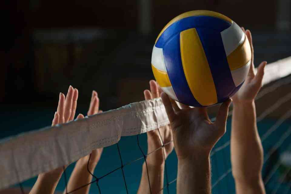 中学スポーツに激震　中体連が全中の運営見直し　水泳、体操、スキーなど9競技を27年度以降開催せず　少子化、教員の負担軽減を考慮　大会規模も縮小