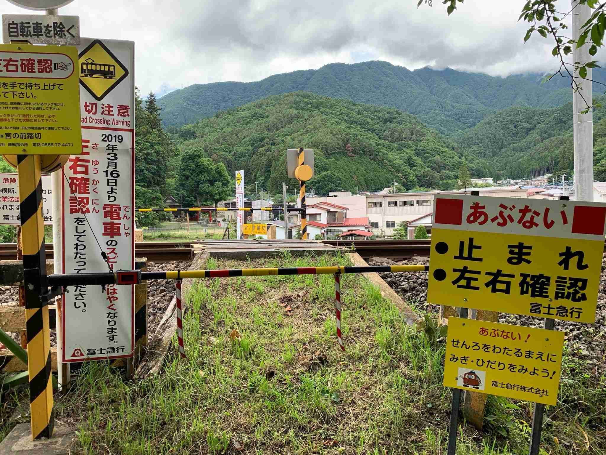 死亡事故受け全面廃止も…警報機・遮断機ない「第4種踏切」なくすべき？ 街づくり×ゼロリスク信仰に懸念の声… ひろゆき氏「日本の過保護感すごい」