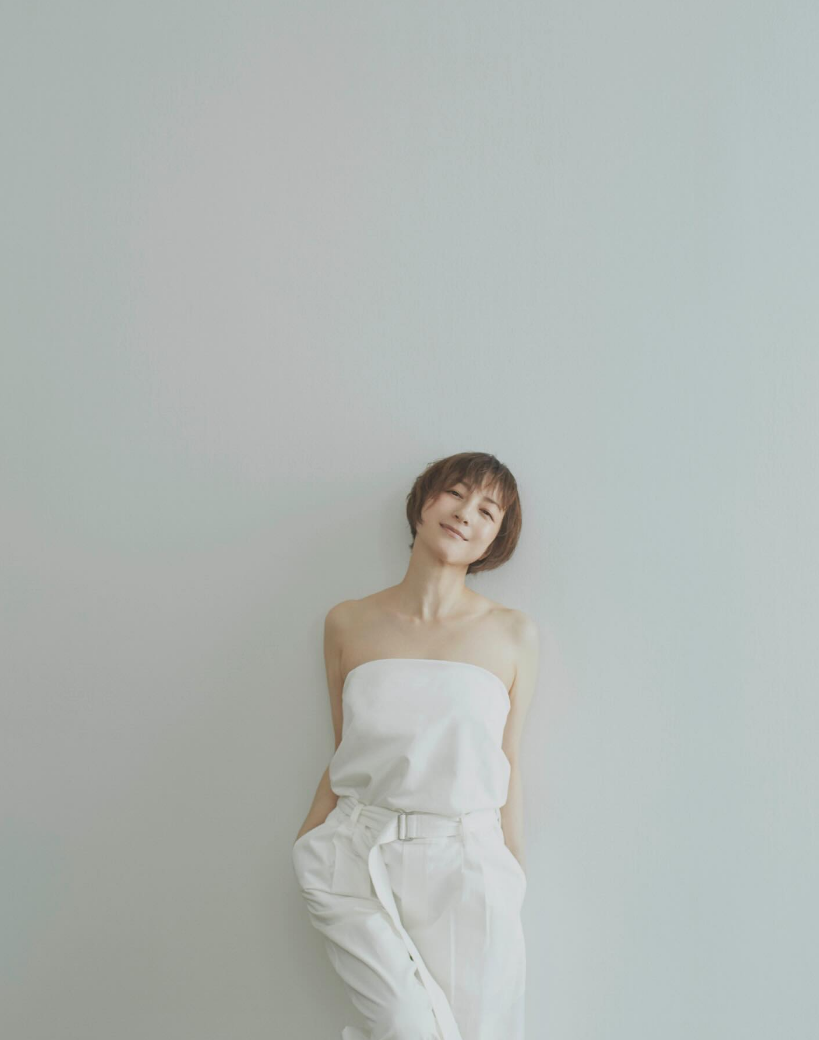 広末涼子、美デコルテあらわなショット＆ファンに報告「もっと繋がることのできる場所ができそうです」