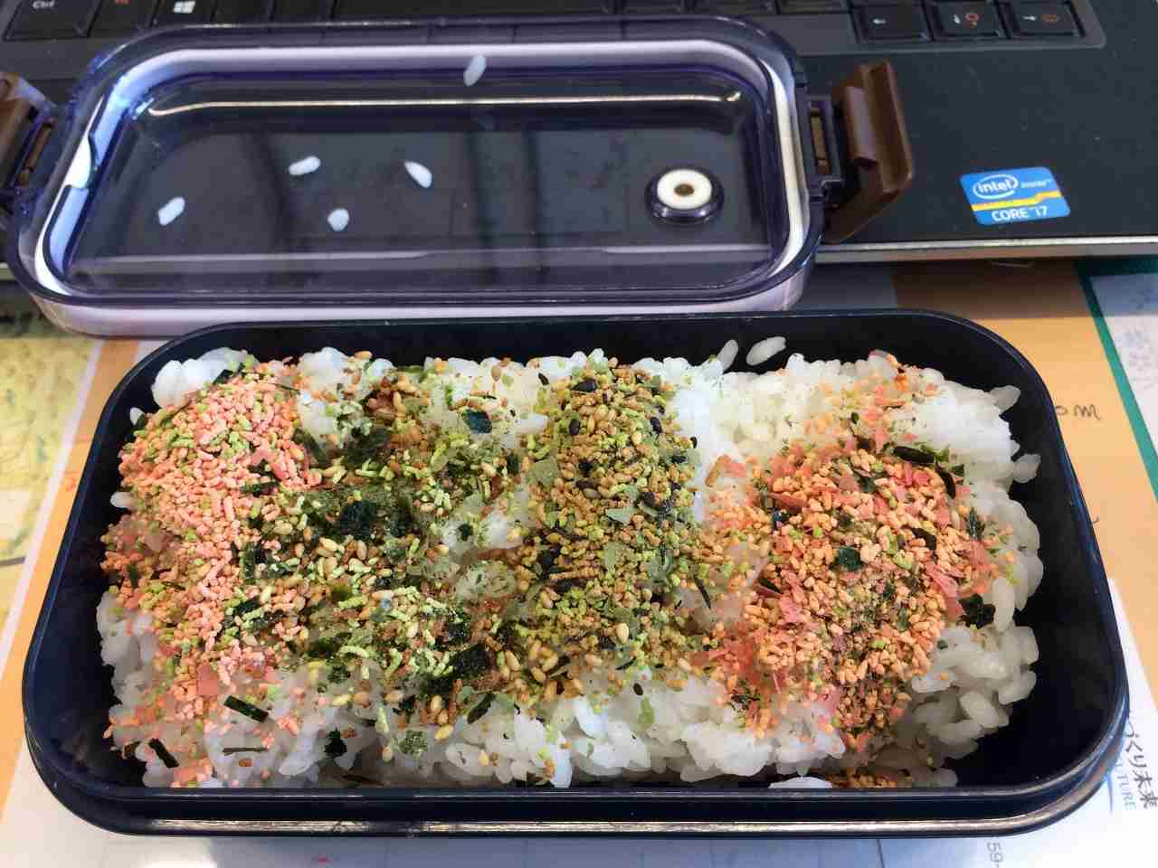 リュウジさん「日本人はクソ忙しいのに弁当の彩りとか気にしすぎだと思ったので『意識低い弁当』を作りました」卵焼きクビ・栄養バランス？うるせえ！