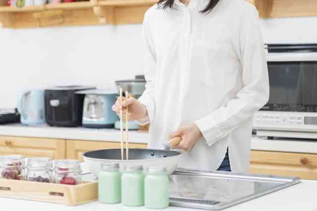 「卵スープにキュウリ入れる？」専業主婦の妻が料理センスなし 夫の悩みに賛否 | キャリコネニュース