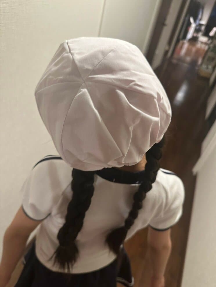 〈ウルトラマンごっこもできない…〉なぜ都内では“つばなし赤白帽”を推奨する小学校が多いのか？「運動しやすい」「ケガ対策」の声に「熱中症対策は大丈夫か？」と論争勃発