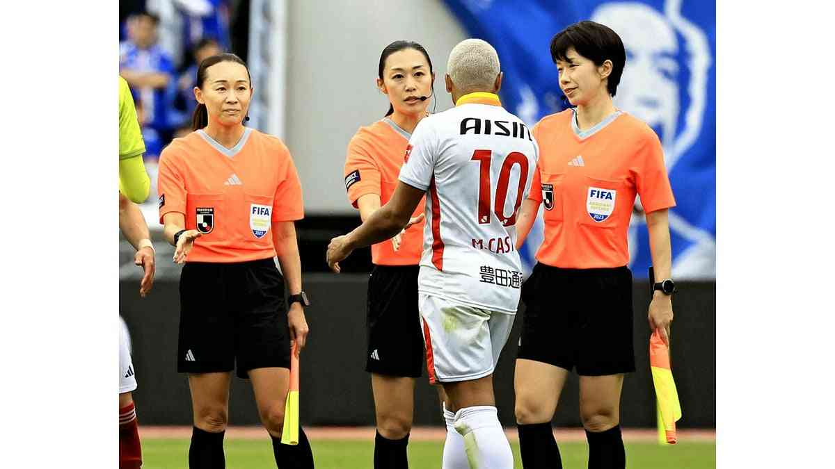 パリオリンピックサッカー男子の試合を日本女性審判トリオが担当、山下良美主審らエジプト―ドミニカ共和国戦 : 読売新聞