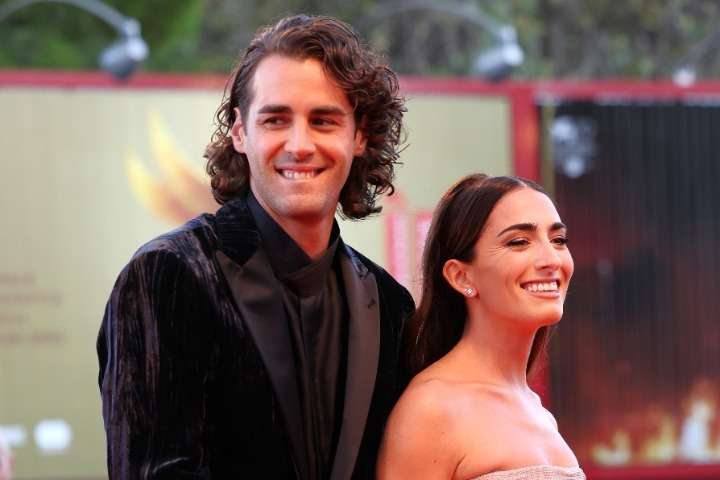 イタリア代表団の旗手タンベリ、妻への謝罪文が大反響！「言い訳が詩に…」「なんてロマンチックなの」船上パレード中に結婚指輪がセーヌ川に落下【パリ五輪】 | THE DIGEST