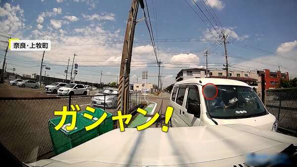 【独自】左手に携帯・右手にタバコ…配達員“ながら運転”で正面衝突「むちゃくちゃですね」被害者呆れ　奈良・上牧町｜FNNプライムオンライン