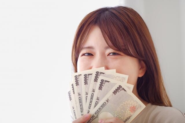 社会人のお小遣い額...男性3万9081円、女性3万4921円　30代以下は女性のほうが多い、ランチ代ついに700円の結果: J-CAST ニュース