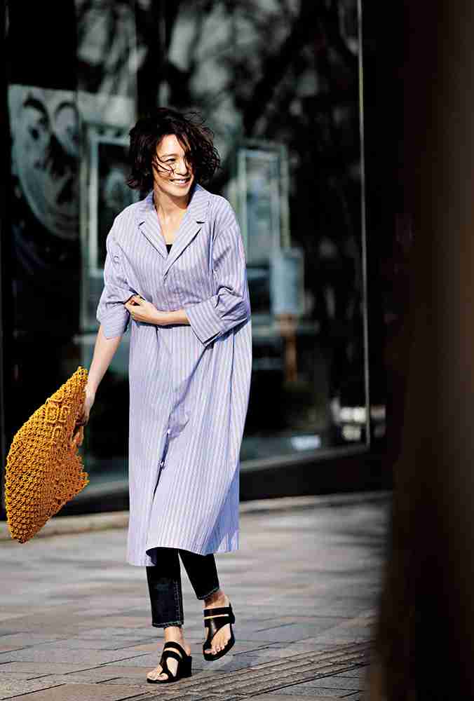 40～50代の“ありがちなシャツワンピコーデ”が1点アイテムを変えるだけで…印象が“今どき”にガラッと変わる垢抜け術が130万再生